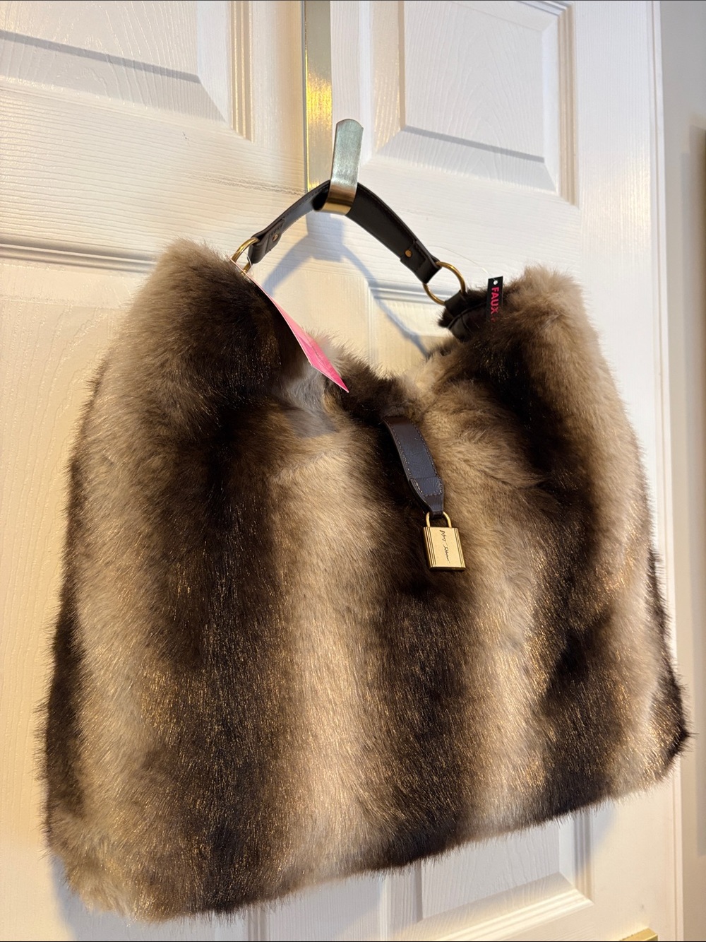 BNWT BETSEY JOHNSON VIRAL Plush Faux Fur Hobo Tote Bag in Brown and Cream - Picture 2 of 12